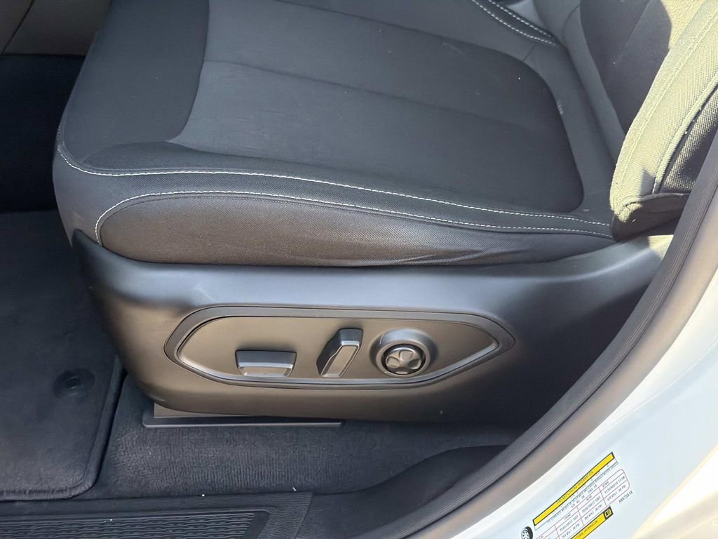 Used 2024 Jeep Grand Cherokee Laredo image 23