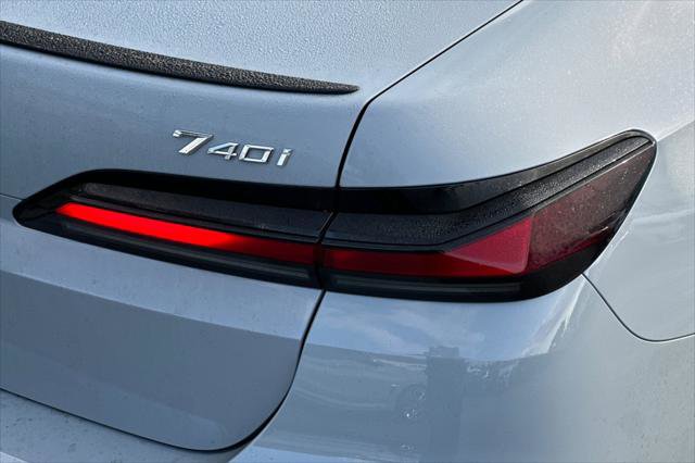 Used 2023 BMW 740i w/ Parking Assistance Package image 26