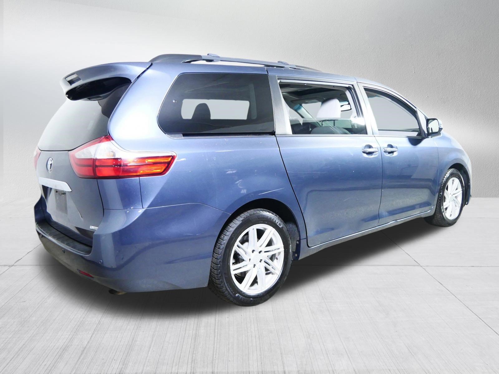 Used 2017 Toyota Sienna Limited Premium w/ Advanced Technology Package image 7