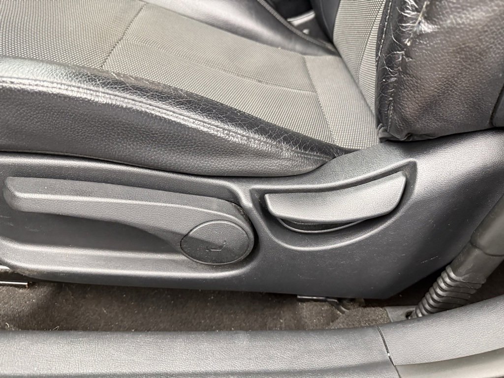 Used 2016 Hyundai Veloster w/ Option Group 03 image 40