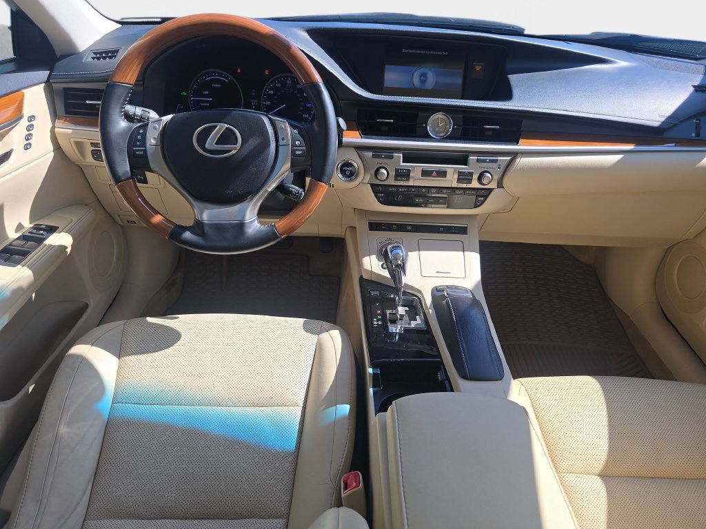 Used 2015 Lexus ES 300h w/ Navigation System Package FWD image 10