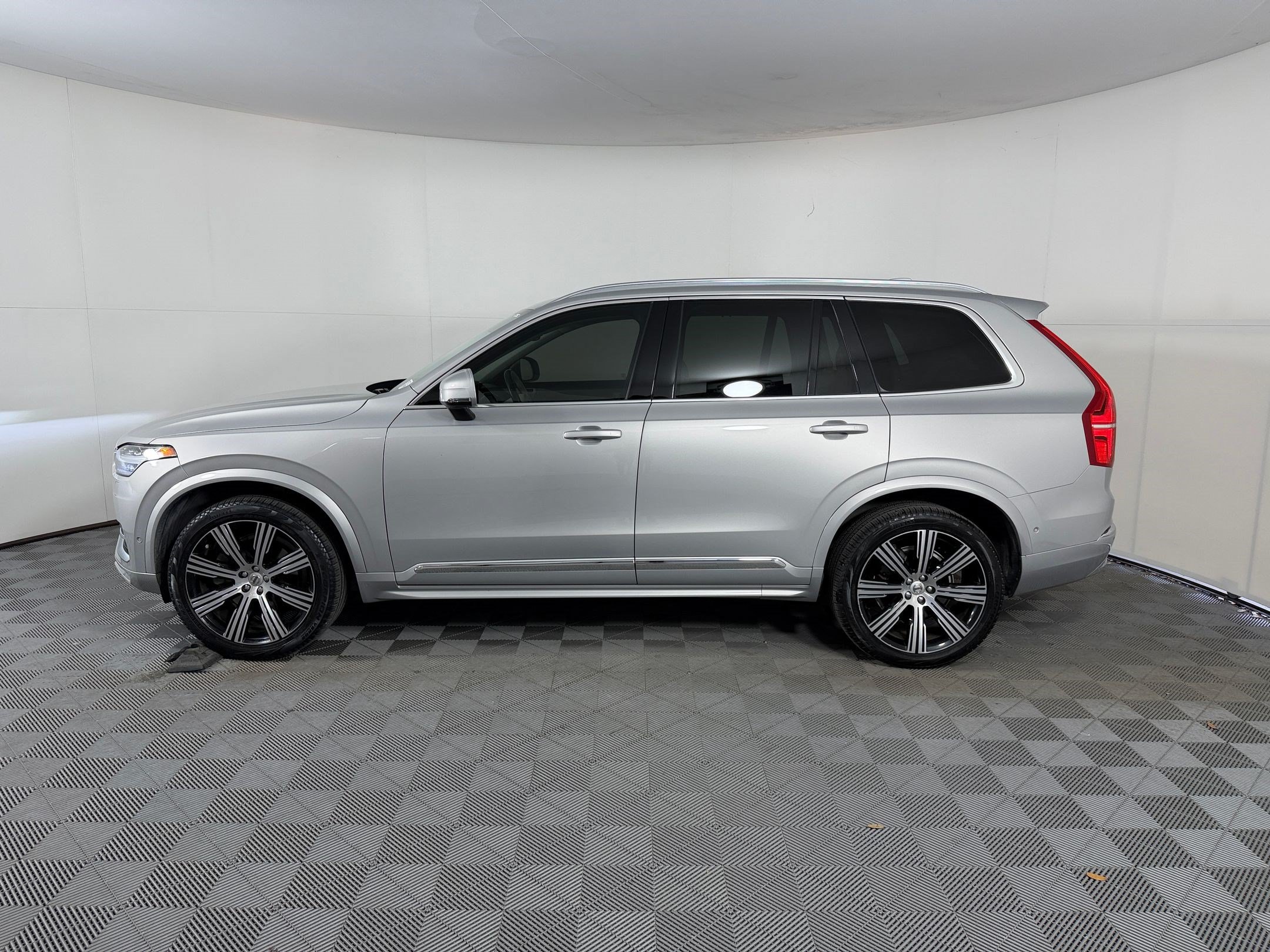 Used 2023 Volvo XC90 B6 Ultimate w/ Protection Package Premier AWD/4WD image 2