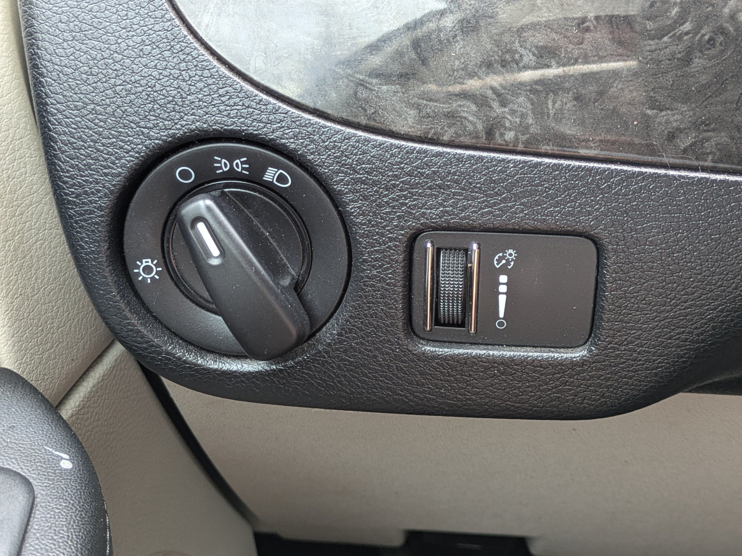 Used 2012 Dodge Grand Caravan SXT FWD image 19
