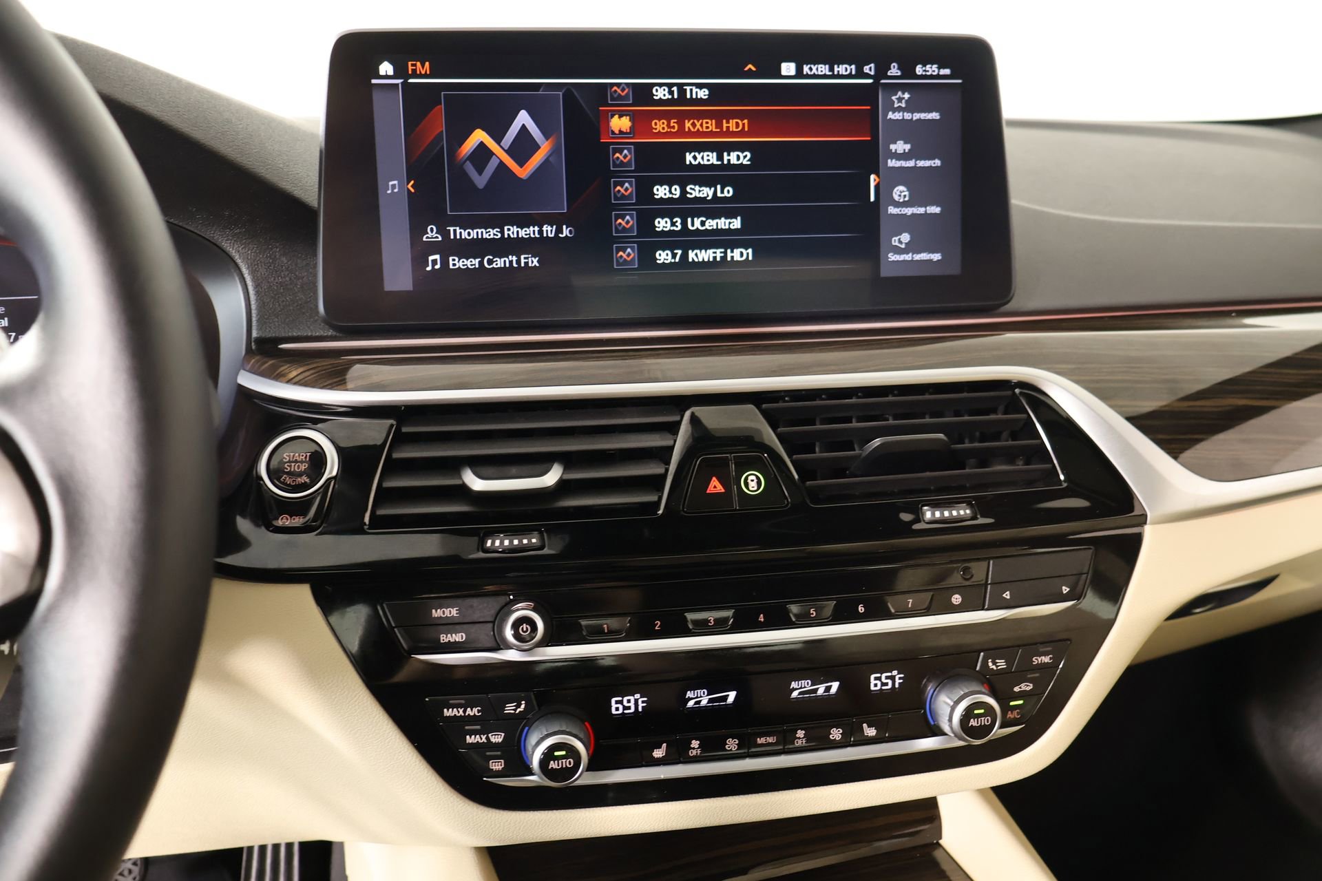 Used 2023 BMW 530i w/ Premium Package image 5