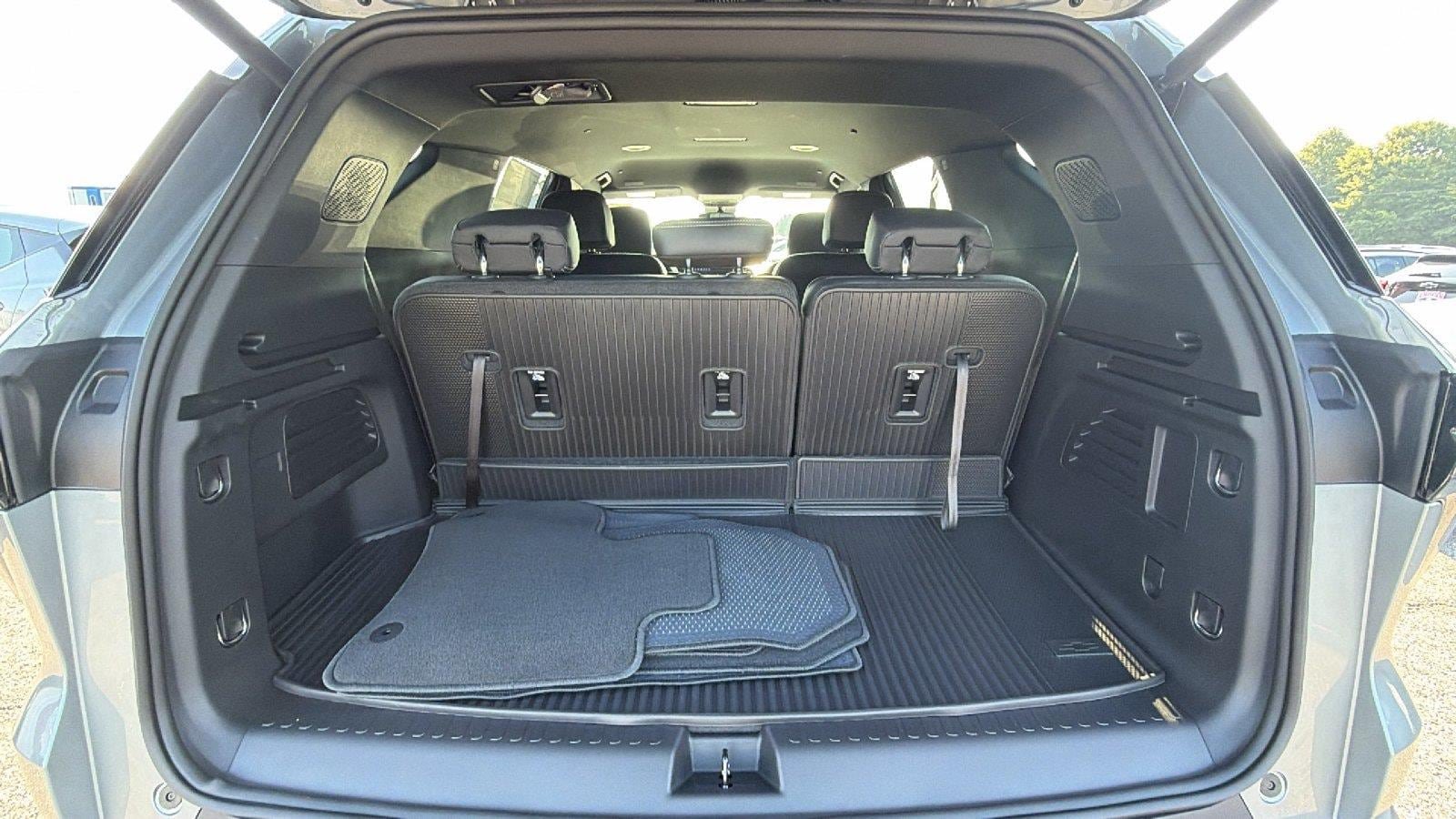 New 2027 Chevrolet Traverse LT w/ Midnight/Sport Edition FWD image 13