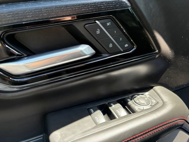 Used 2025 GMC Yukon AT4 Ultimate w/ LPO, AT4 Appearance Package AWD/4WD image 26