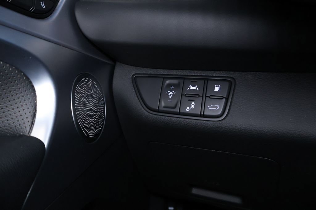 Used 2020 Genesis G70 2.0T w/ Elite Package image 28