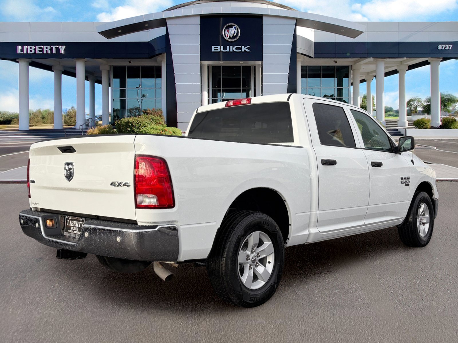 Used 2022 RAM 1500 Classic SLT w/ Electronics Group AWD/4WD image 4