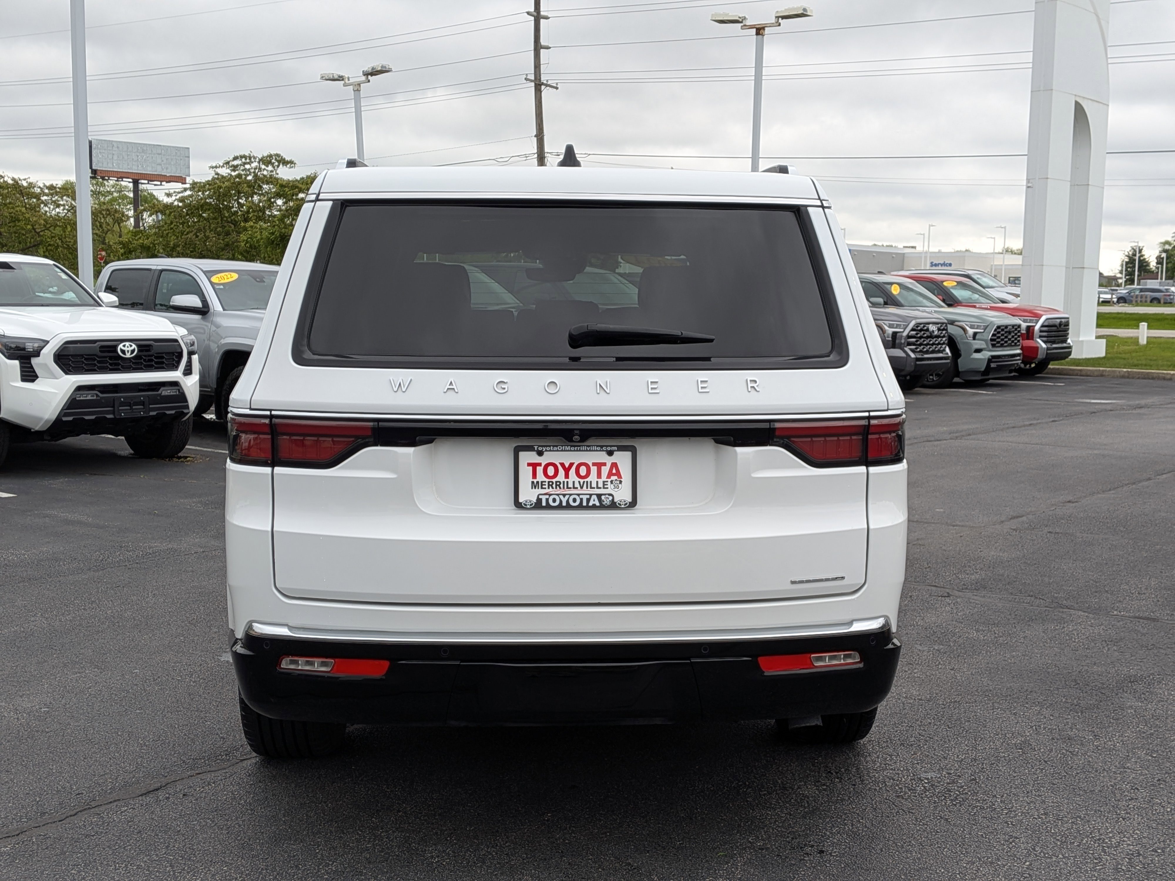 Used 2024 Jeep Wagoneer Series III w/ Premium Group I AWD/4WD image 7