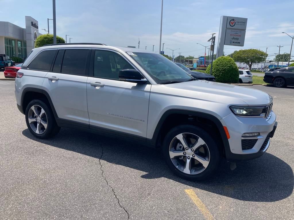 New 2024 Jeep Grand Cherokee Limited 4xe w/ Luxury Tech Group II image 8