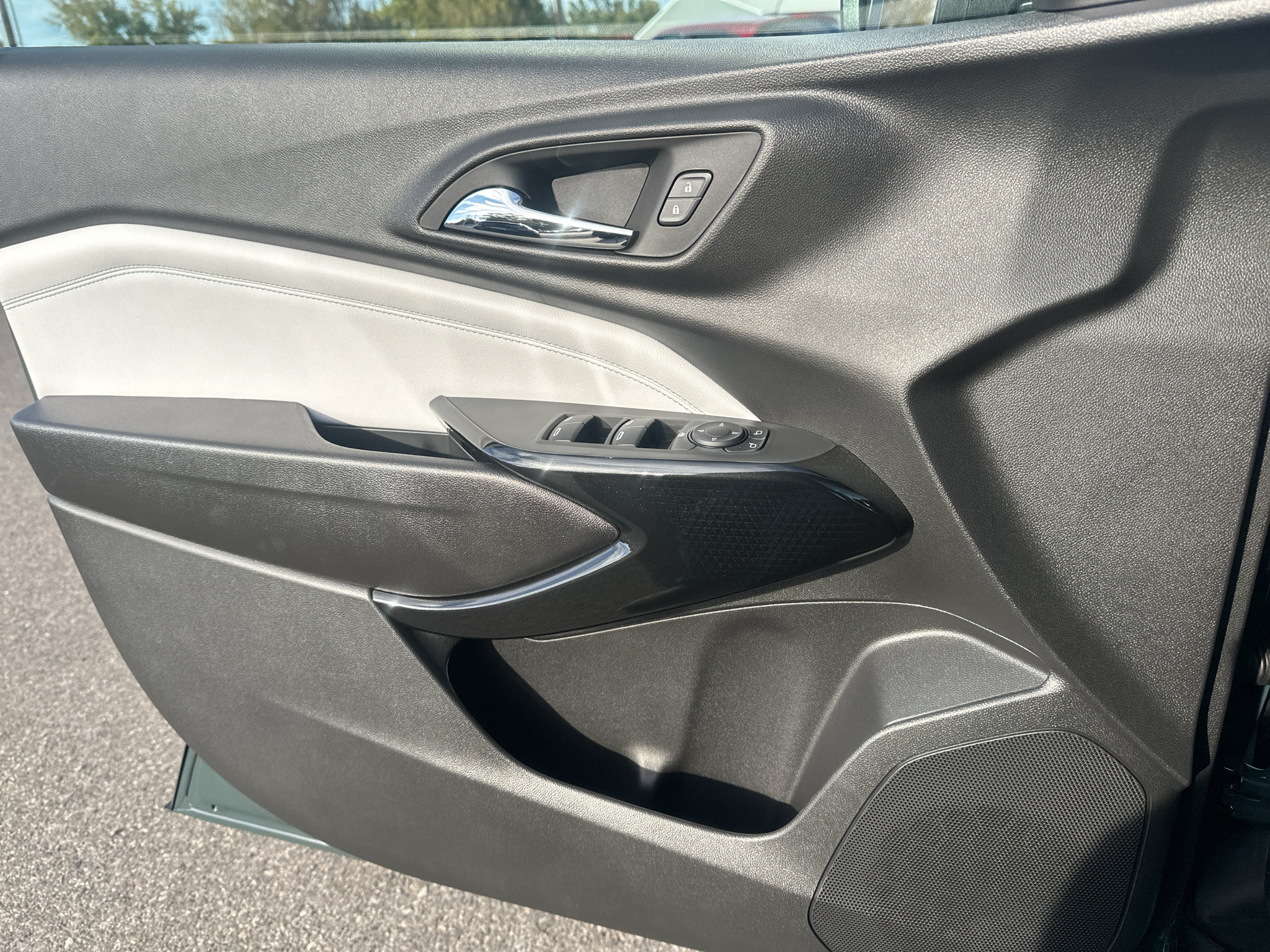 New 2026 Chevrolet Trax LT w/ Driver Confidence Package FWD image 15
