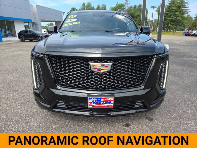 Used 2025 Cadillac Escalade Sport Platinum AWD/4WD image 3