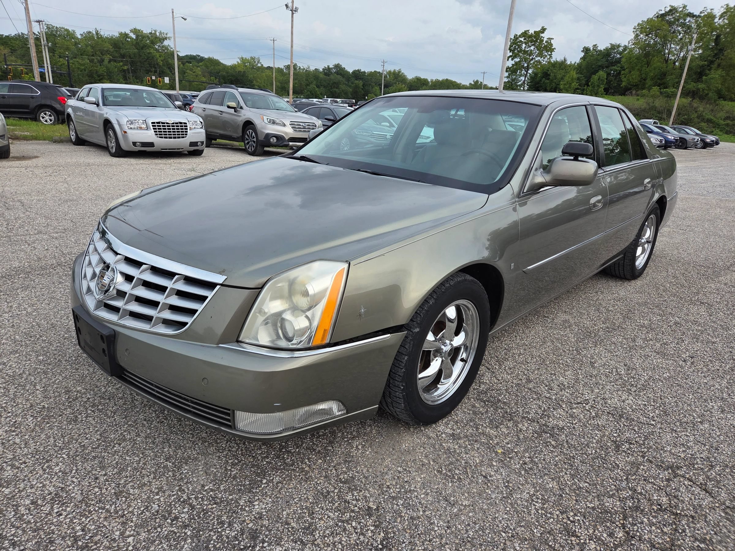 Used 2011 Cadillac DTS Luxury FWD image 2