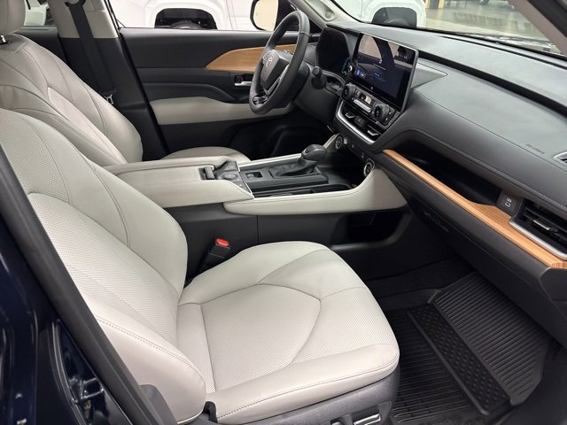 Used 2025 Toyota Grand Highlander AWD Hybrid image 9