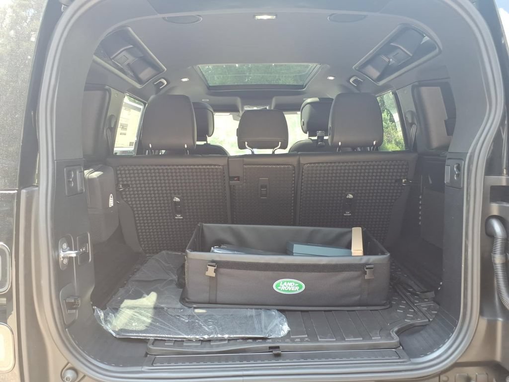 New 2026 Land Rover Defender 110 X-Dynamic SE AWD/4WD image 10