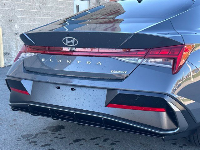 Used 2025 Hyundai Elantra Limited FWD image 10