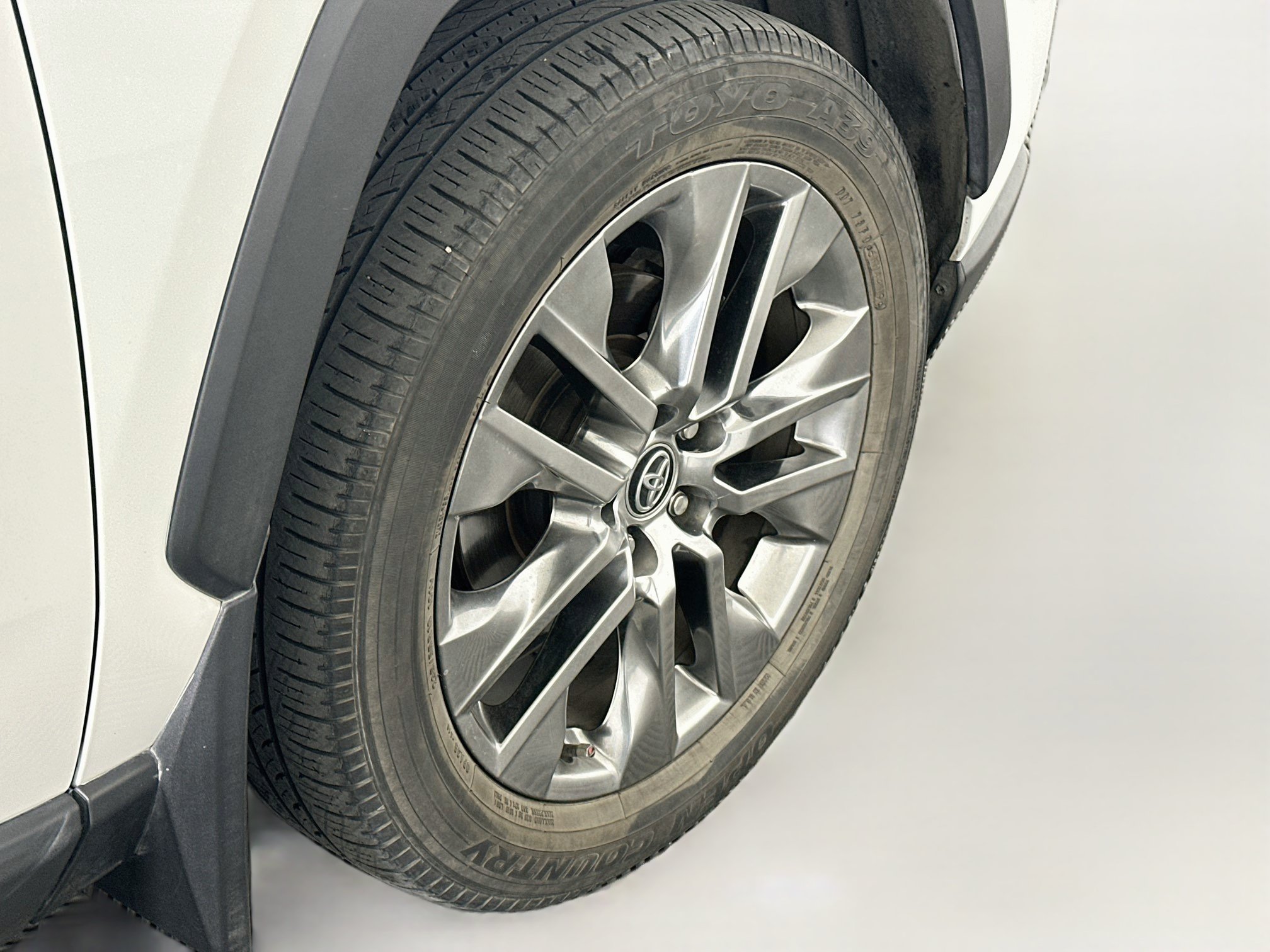 Used 2020 Toyota RAV4 XLE Premium w/ Carpet Mat Package FWD image 11