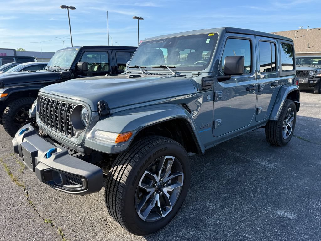 Used 2024 Jeep Wrangler Unlimited w/ Convenience Group AWD/4WD image 10