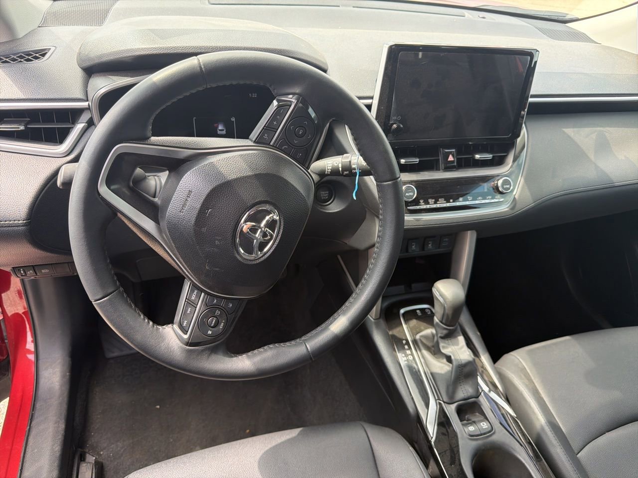 Used 2025 Toyota Corolla Cross XLE w/ Convenience Package FWD image 11