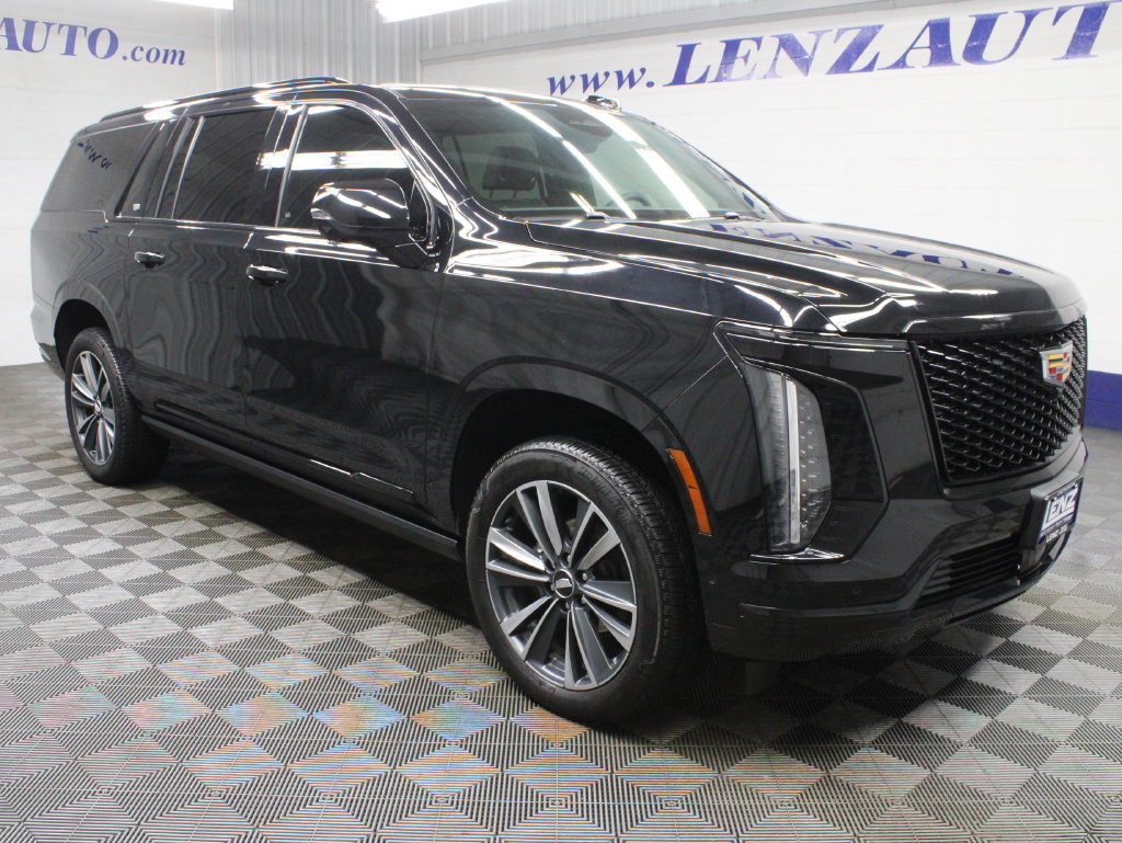 Used 2026 Cadillac Escalade ESV Sport AWD/4WD image 3