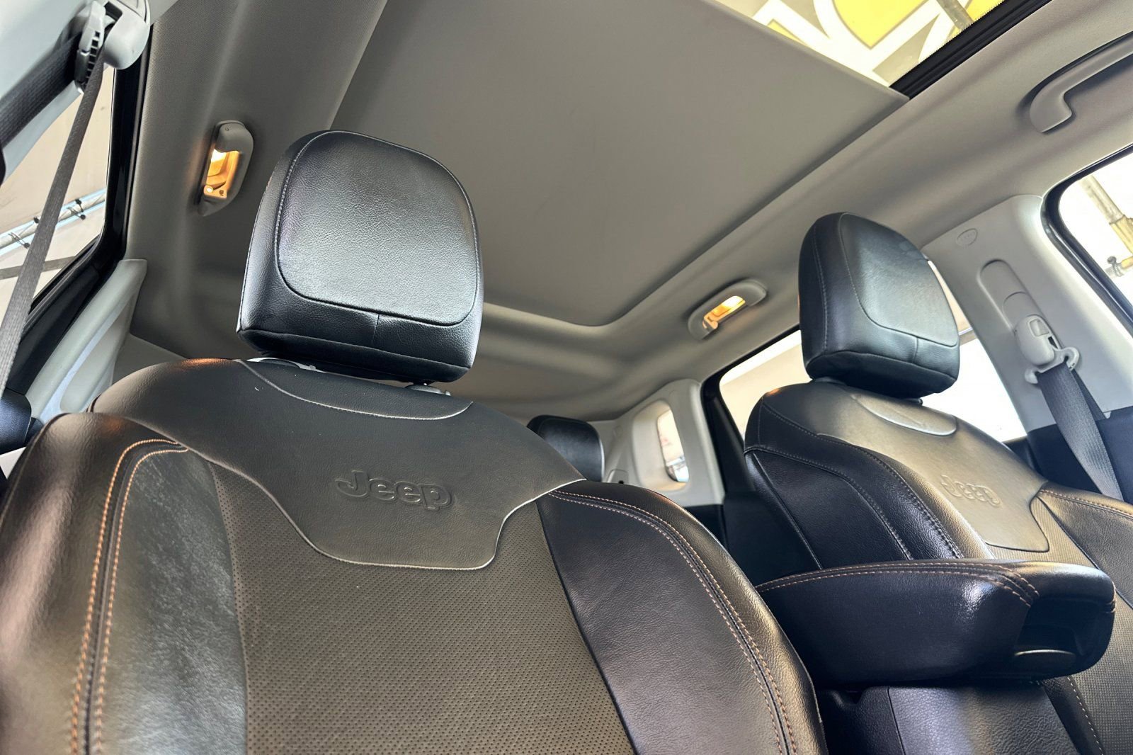 Used 2019 Jeep Compass Limited w/ Advanced Safety Group AWD/4WD image 17