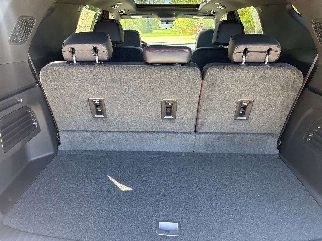New 2026 Chevrolet Traverse RS w/ LPO, Floor Liner Package AWD/4WD image 62