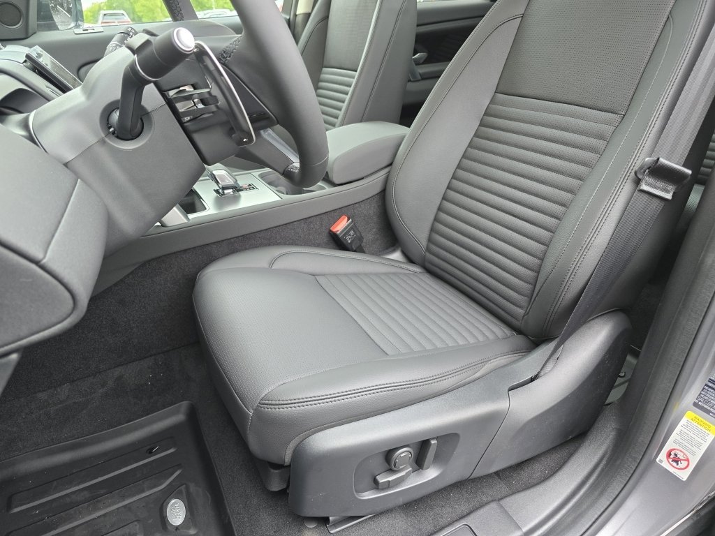 New 2025 Land Rover Discovery Sport S image 28