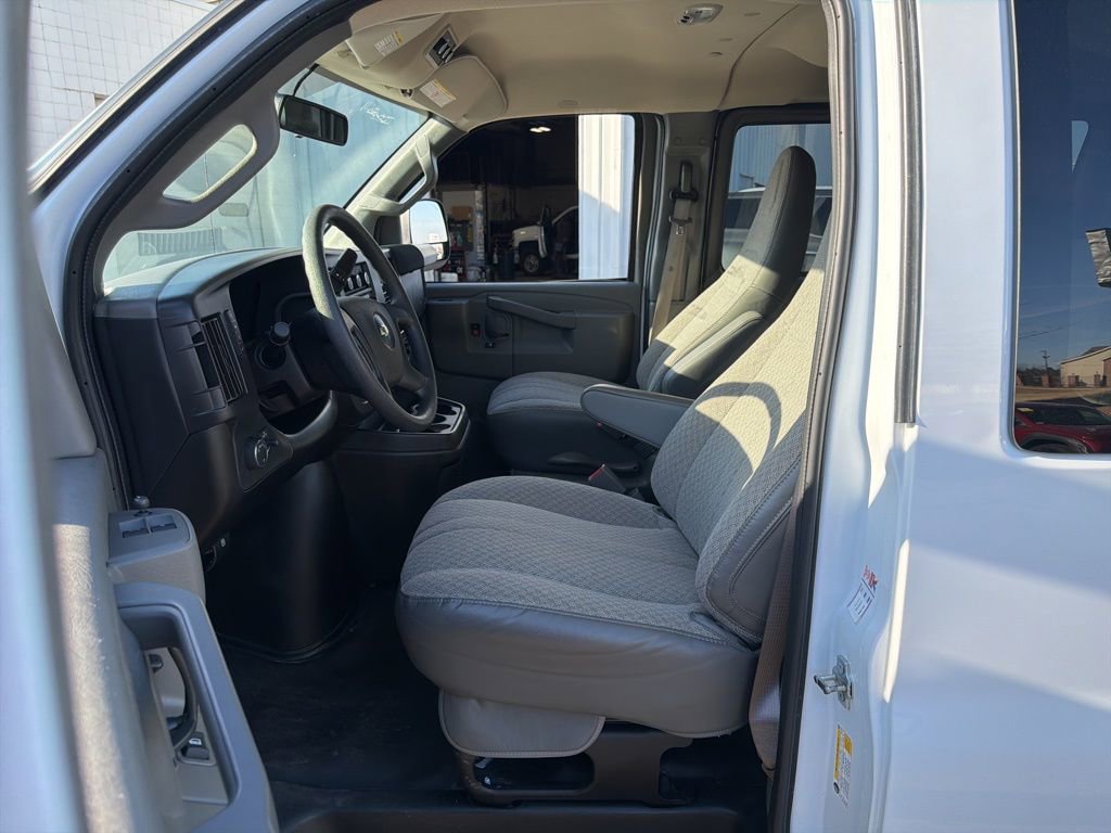 Used 2024 Chevrolet Express 3500 LS w/ Chrome Appearance Package image 15