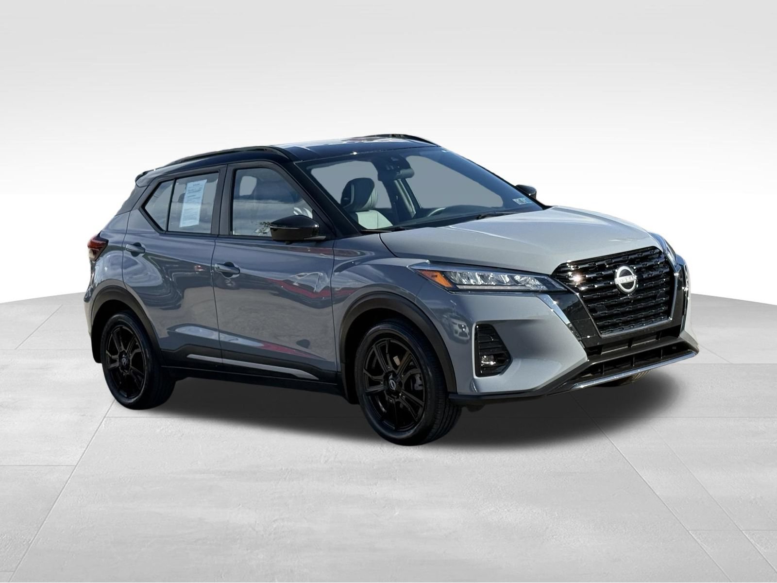 Used 2023 Nissan Kicks SR w/ SR Premium Package FWD image 9
