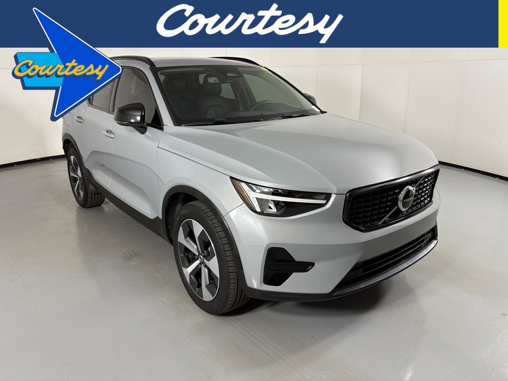 Used 2024 Volvo XC40 B5 Core