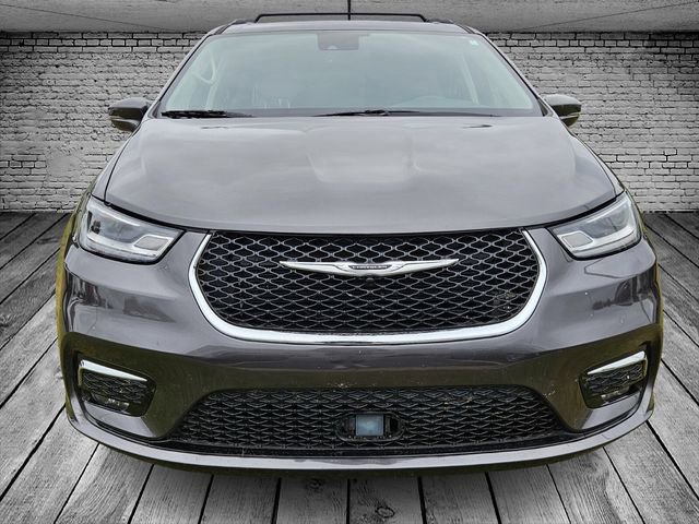 Used 2022 Chrysler Pacifica Touring-L FWD image 2