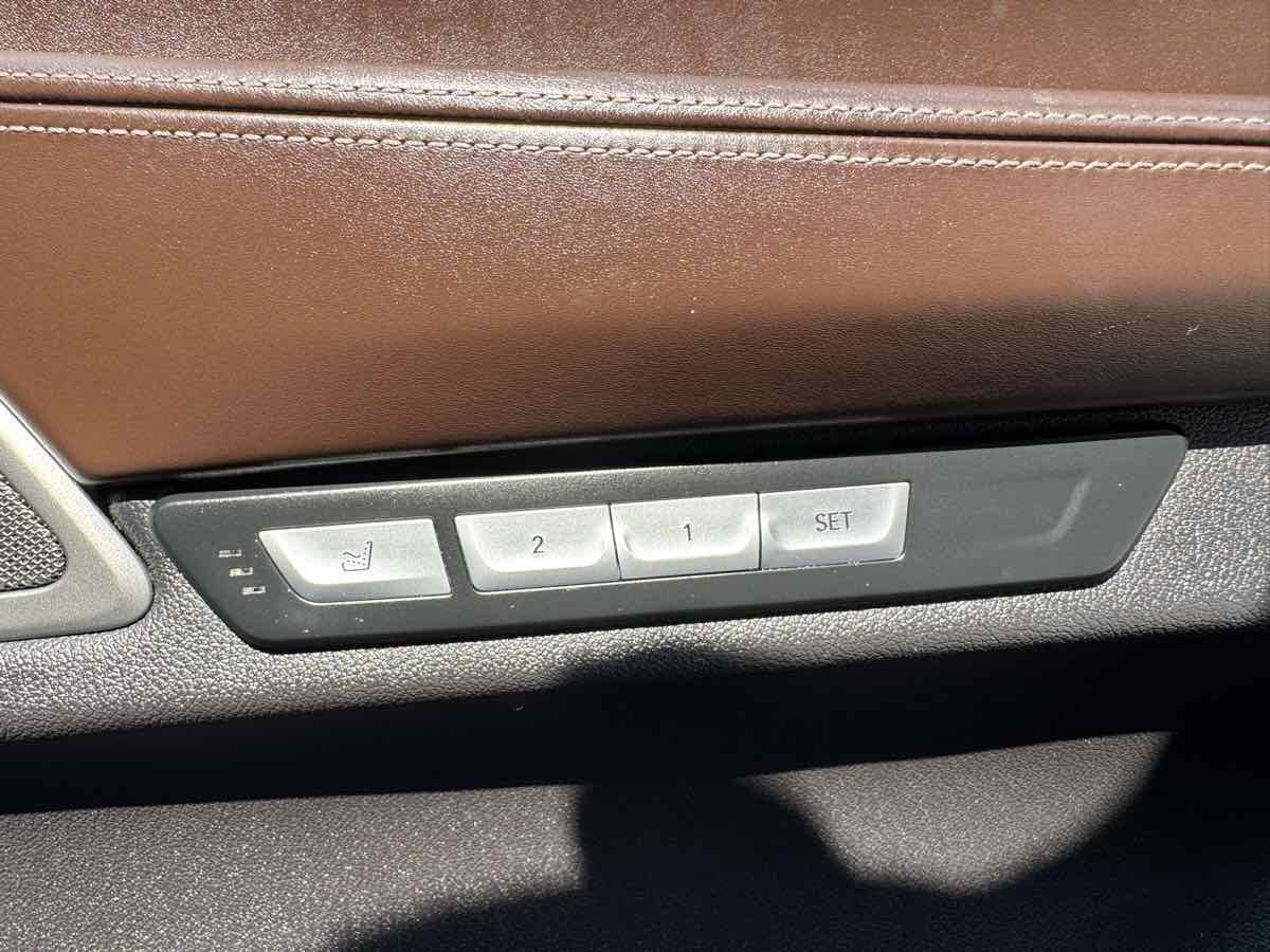 Used 2016 BMW 750i xDrive AWD/4WD image 35