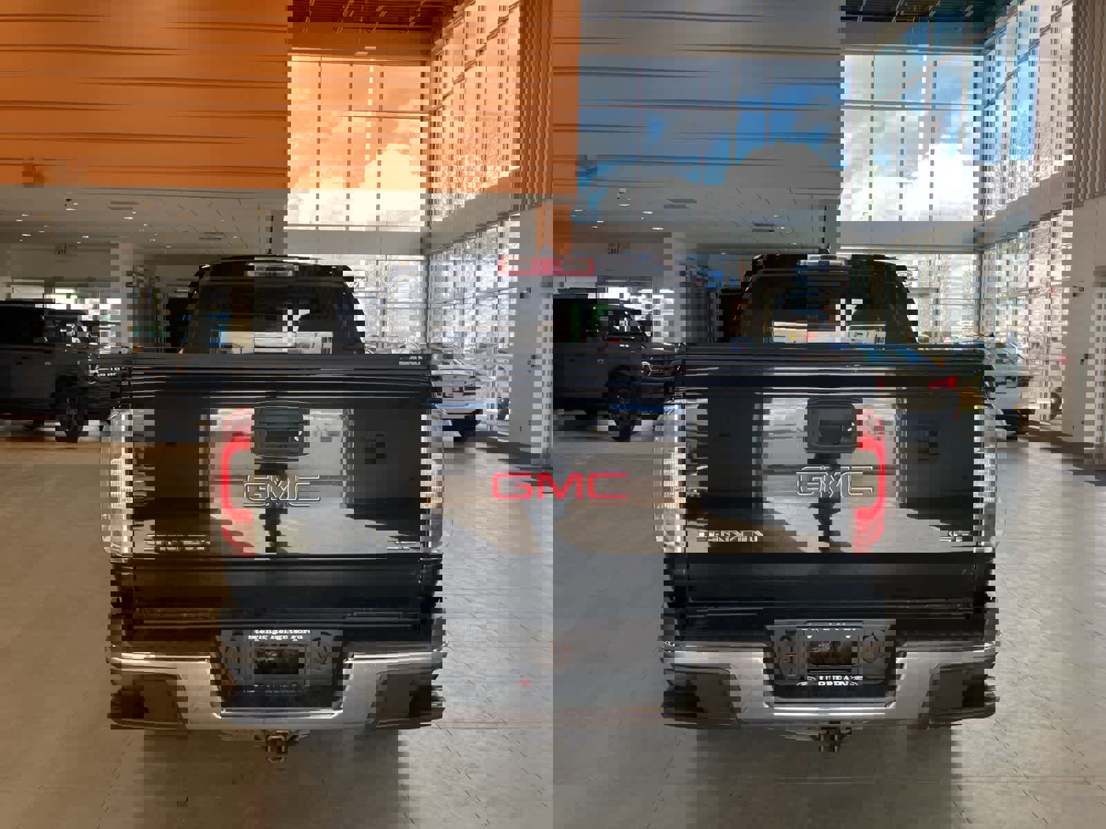 Used 2016 GMC Canyon SLE w/ Nightfall Edition image 6