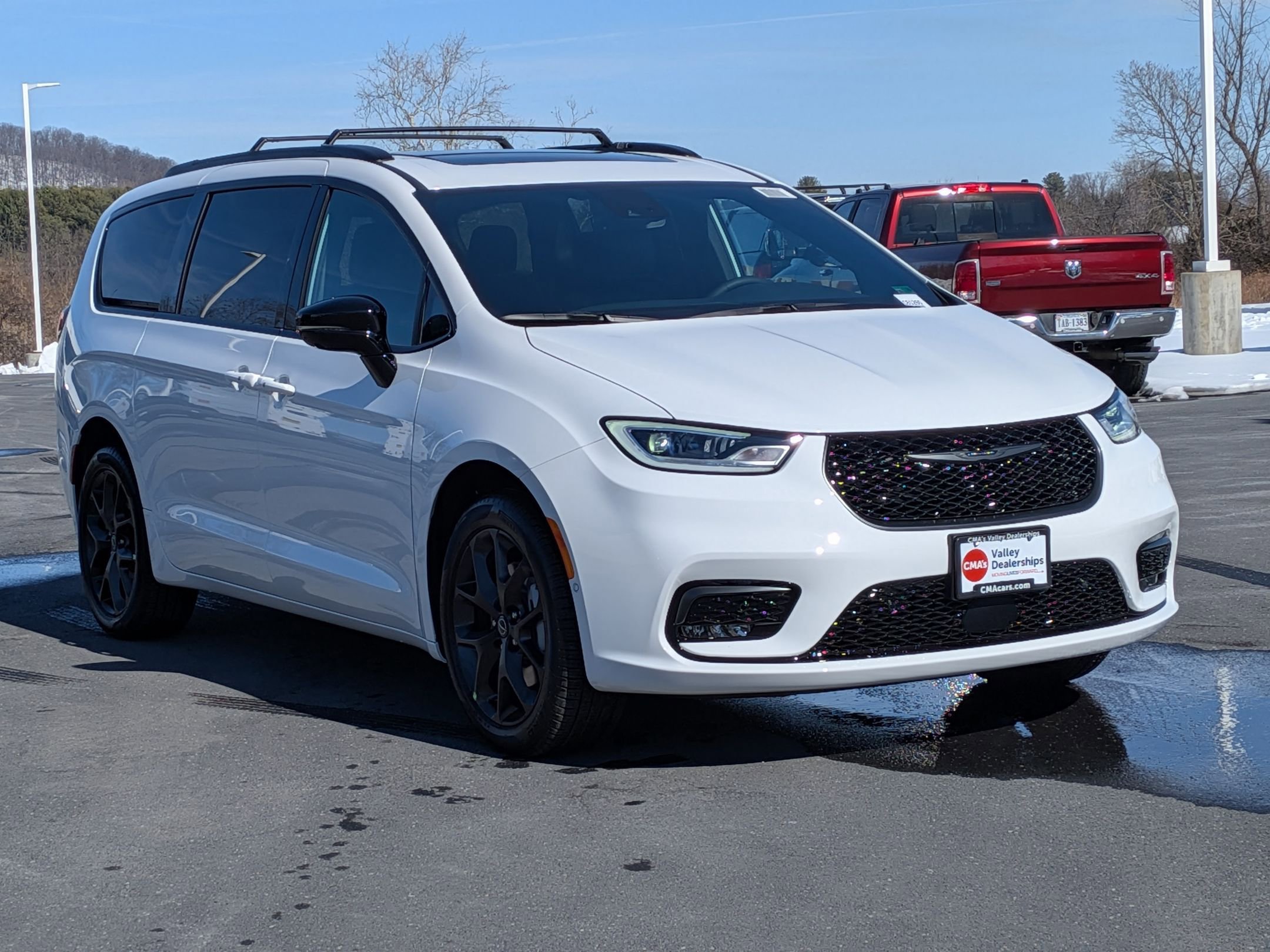 New 2026 Chrysler Pacifica Select image 3