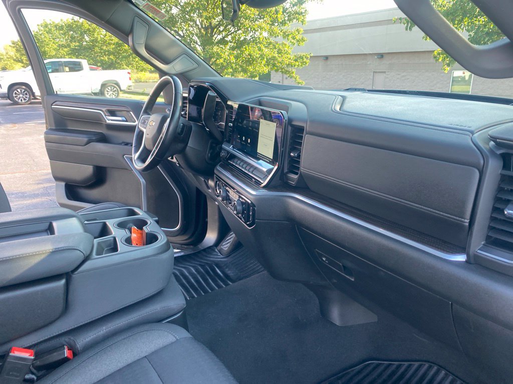 Used 2022 Chevrolet Silverado 1500 LT AWD/4WD image 22
