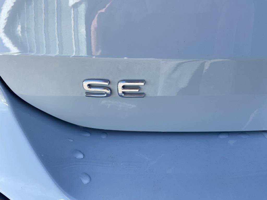 Used 2025 Volkswagen Taos SE image 13