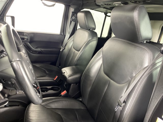 Used 2015 Jeep Wrangler Unlimited Sahara w/ Dual Top Group AWD/4WD image 16