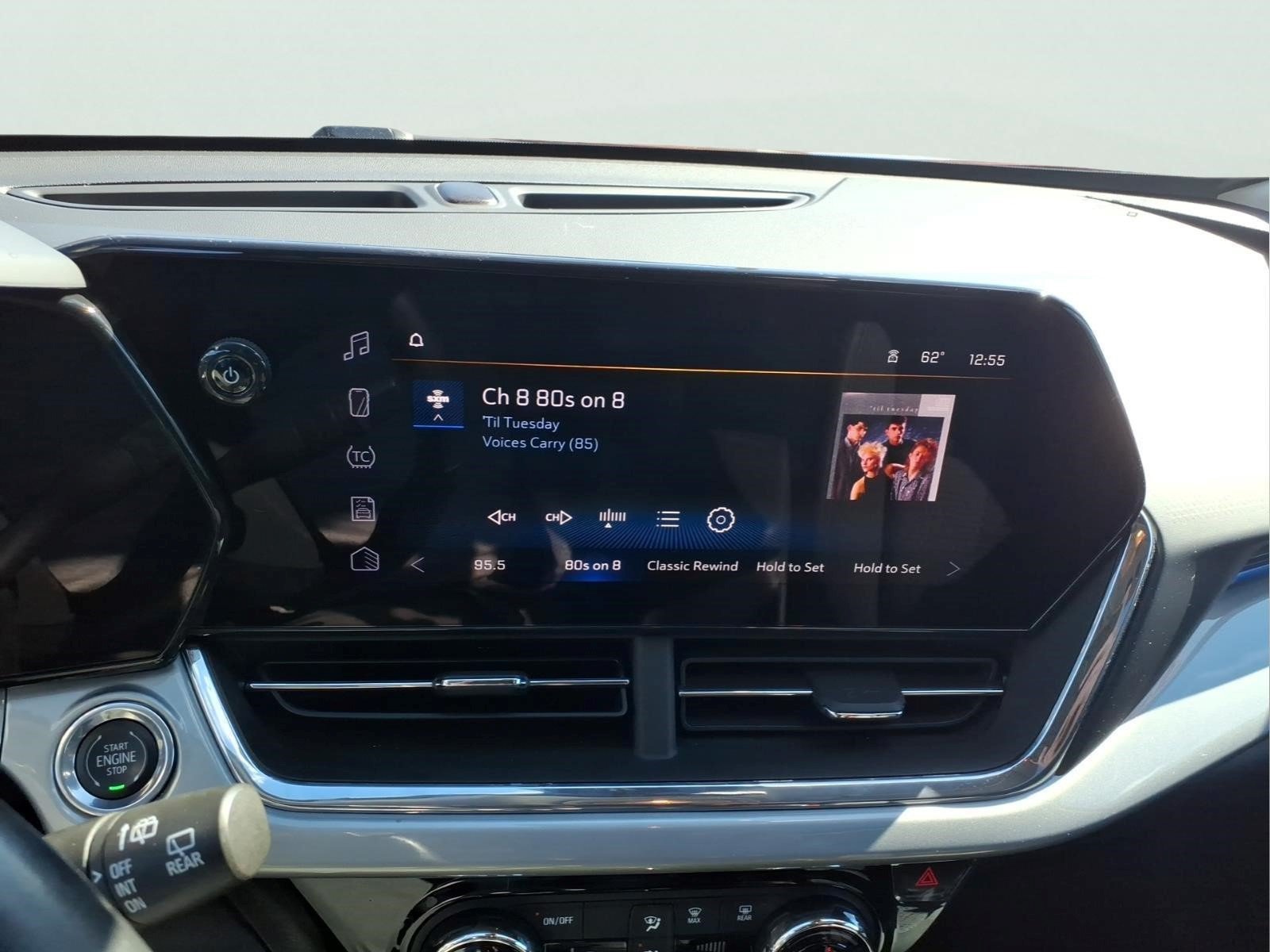 Used 2025 Chevrolet Trax LT w/ Sunroof Package FWD image 19