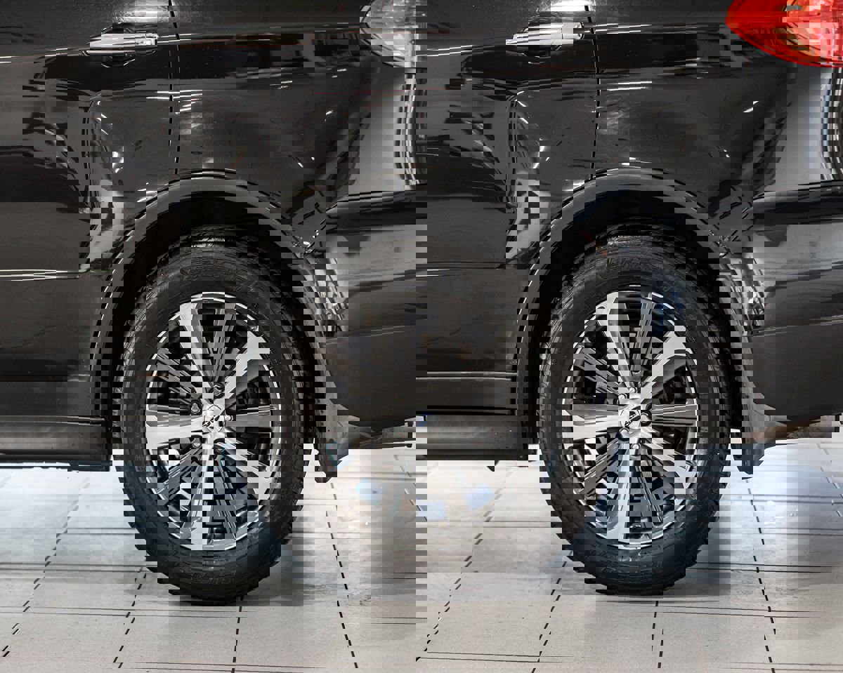 Used 2010 Subaru Tribeca Limited image 10