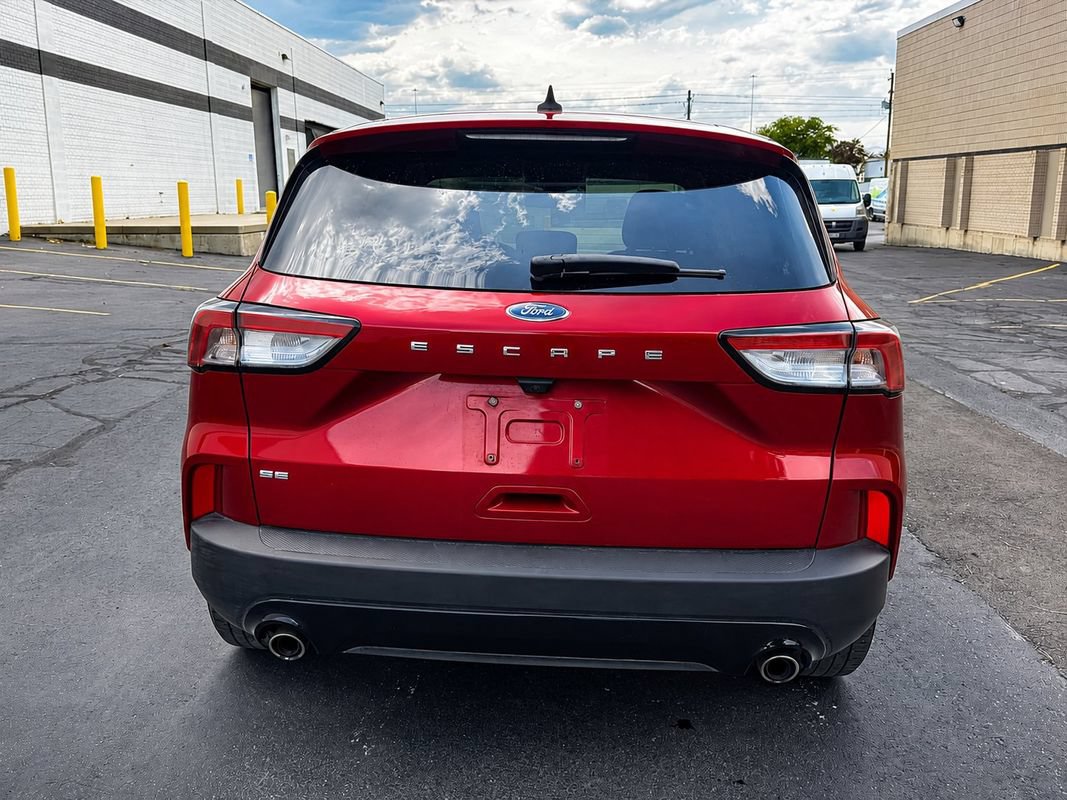 Used 2022 Ford Escape SE w/ SE Sport Appearance Package FWD image 4
