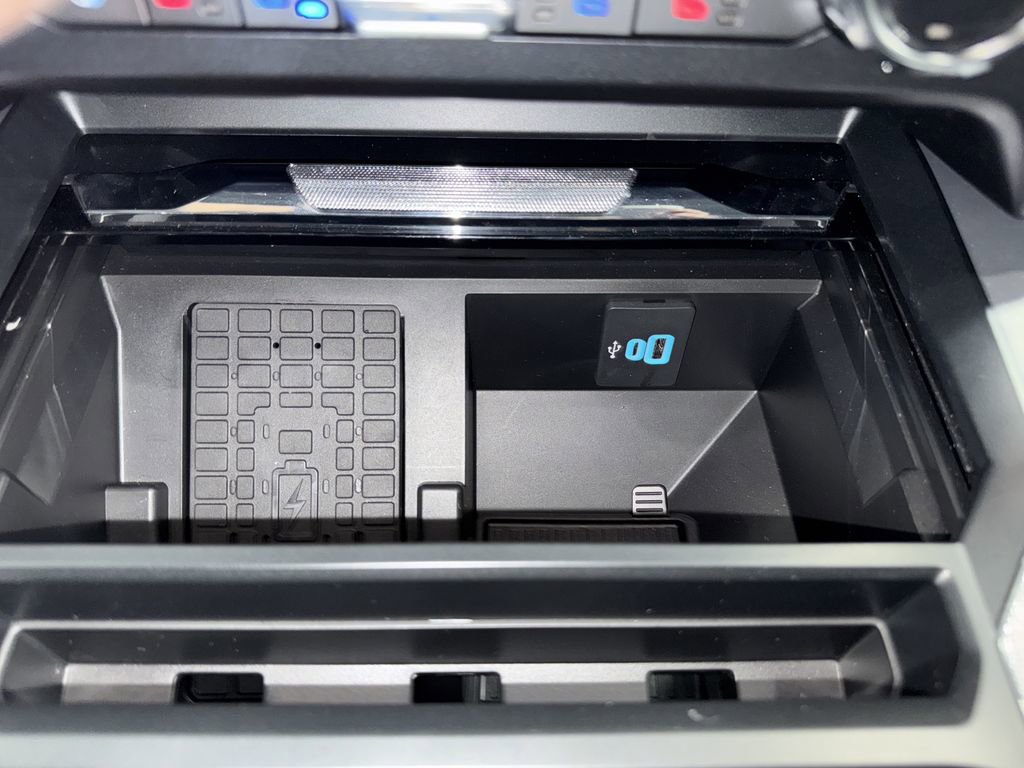 Used 2025 Ford F250 Lariat w/ Chrome Package image 23