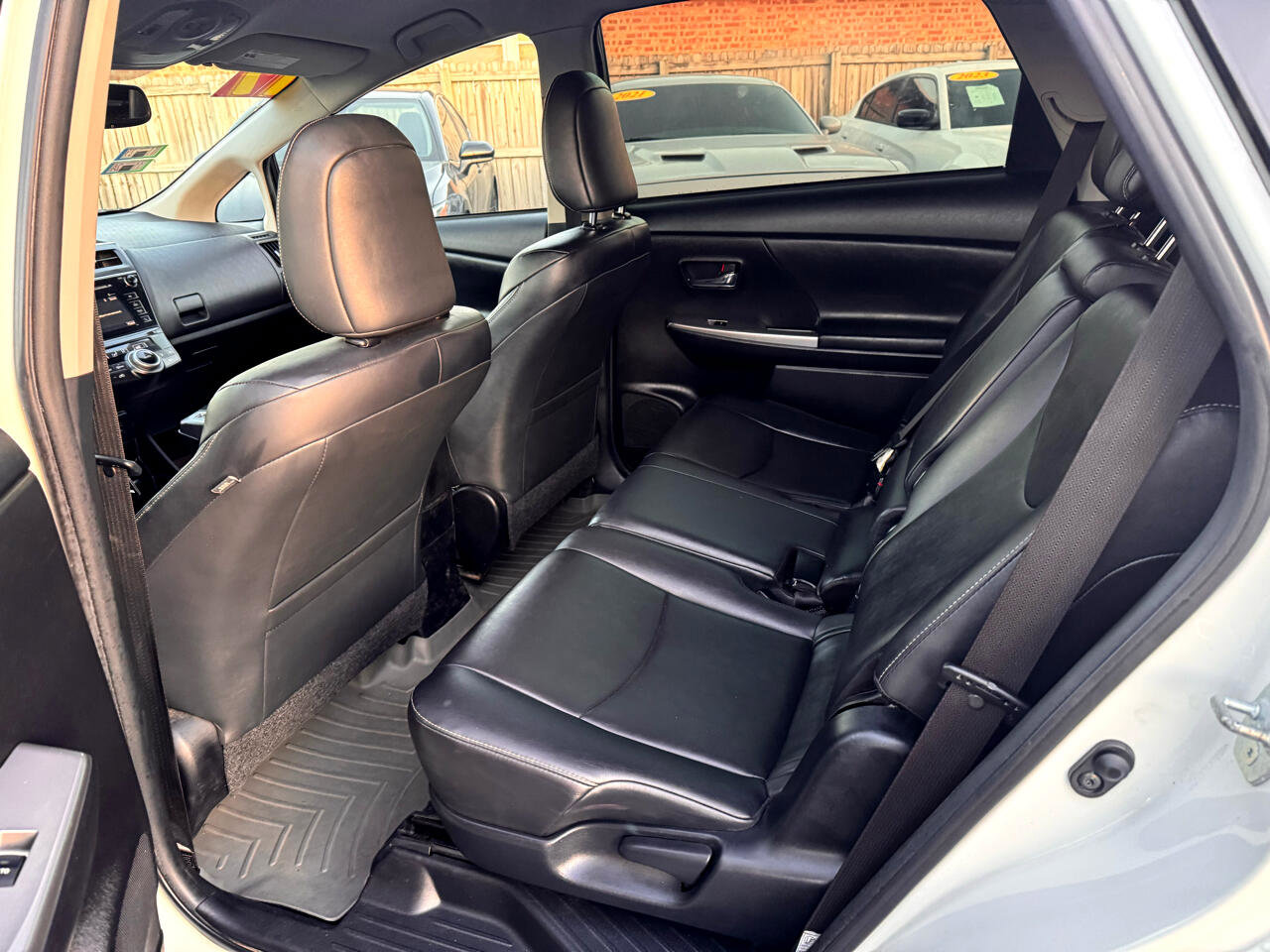 Used 2017 Toyota Prius V Three image 7