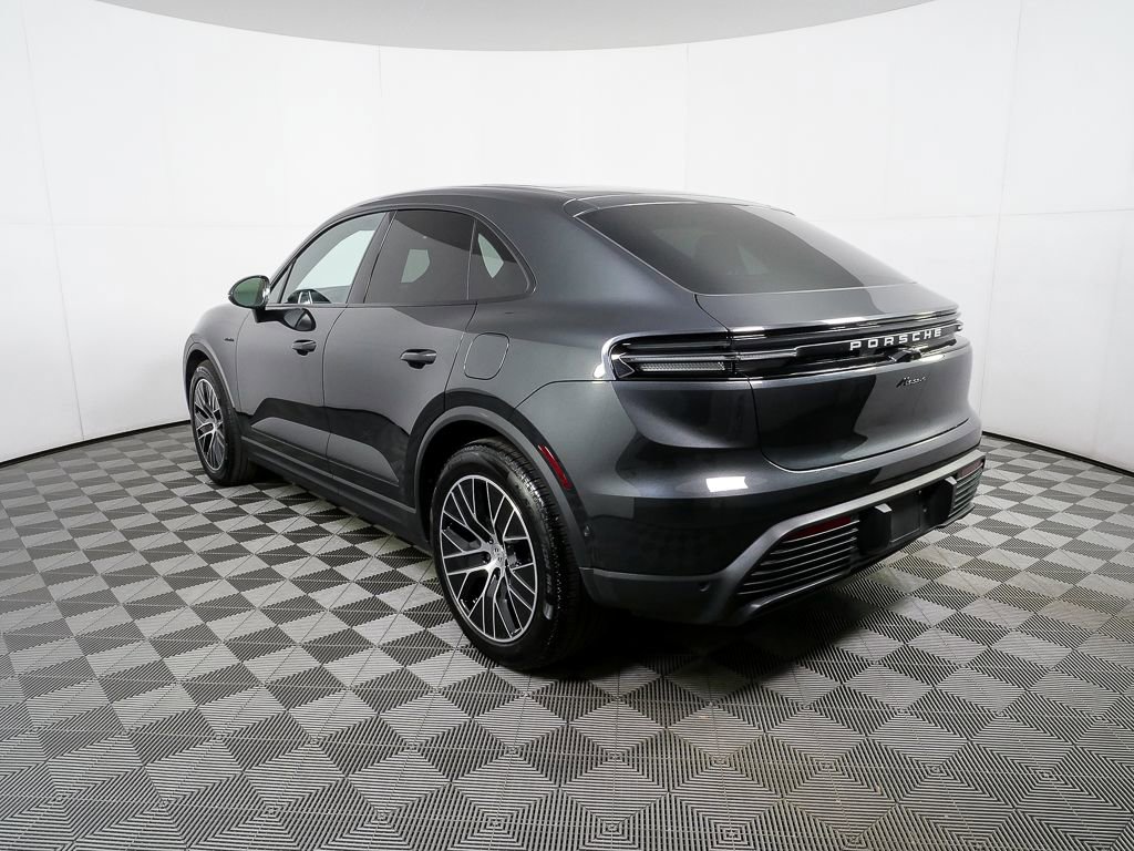 Certified 2025 Porsche Macan Electric image 3