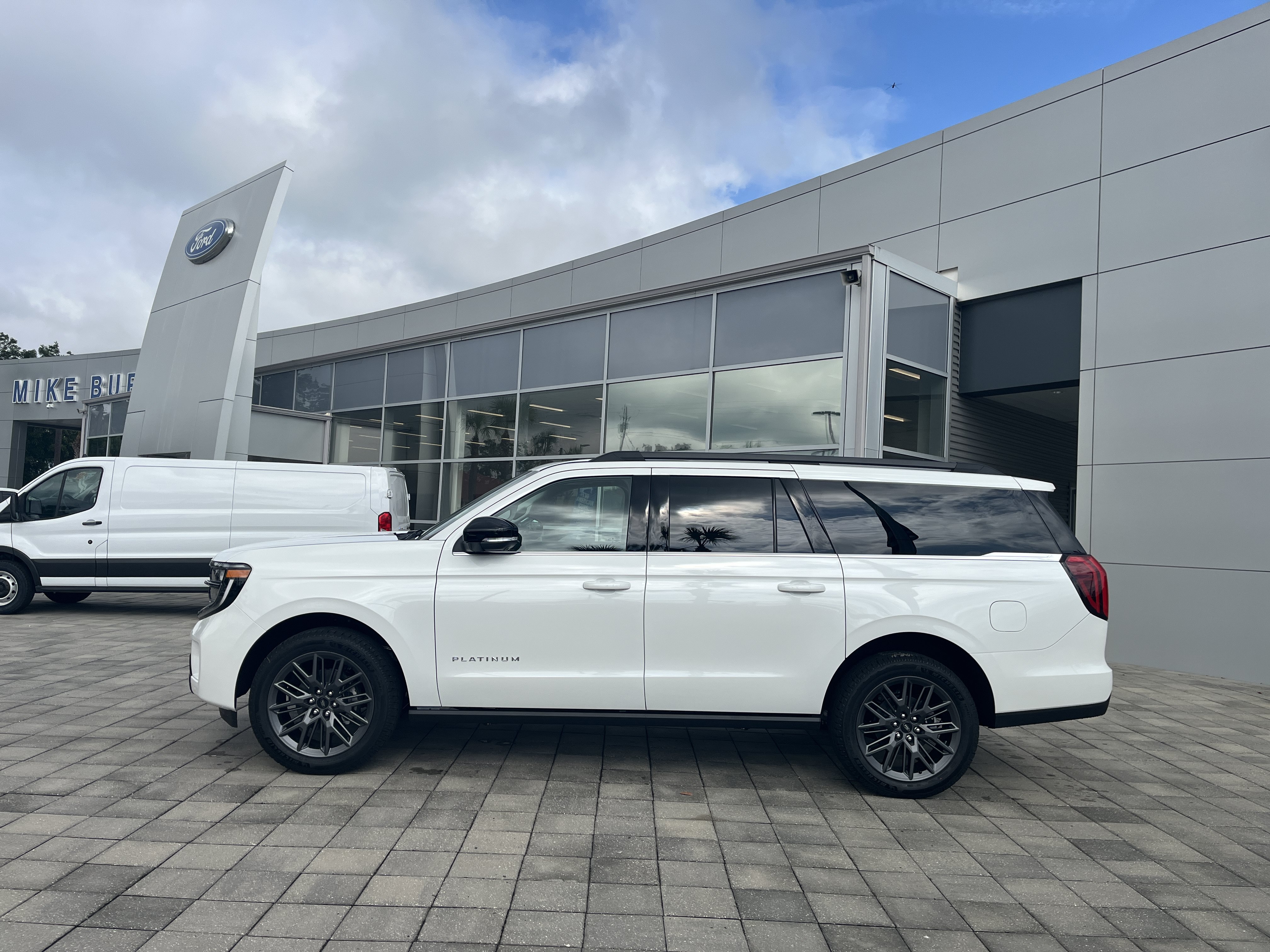 New 2027 Ford Expedition Max Platinum w/ Driver's Package RWD image 3