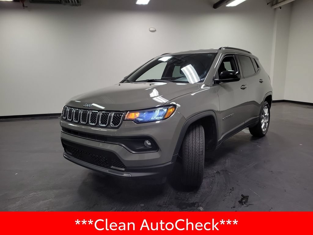 Used 2023 Jeep Compass Latitude AWD/4WD image 4