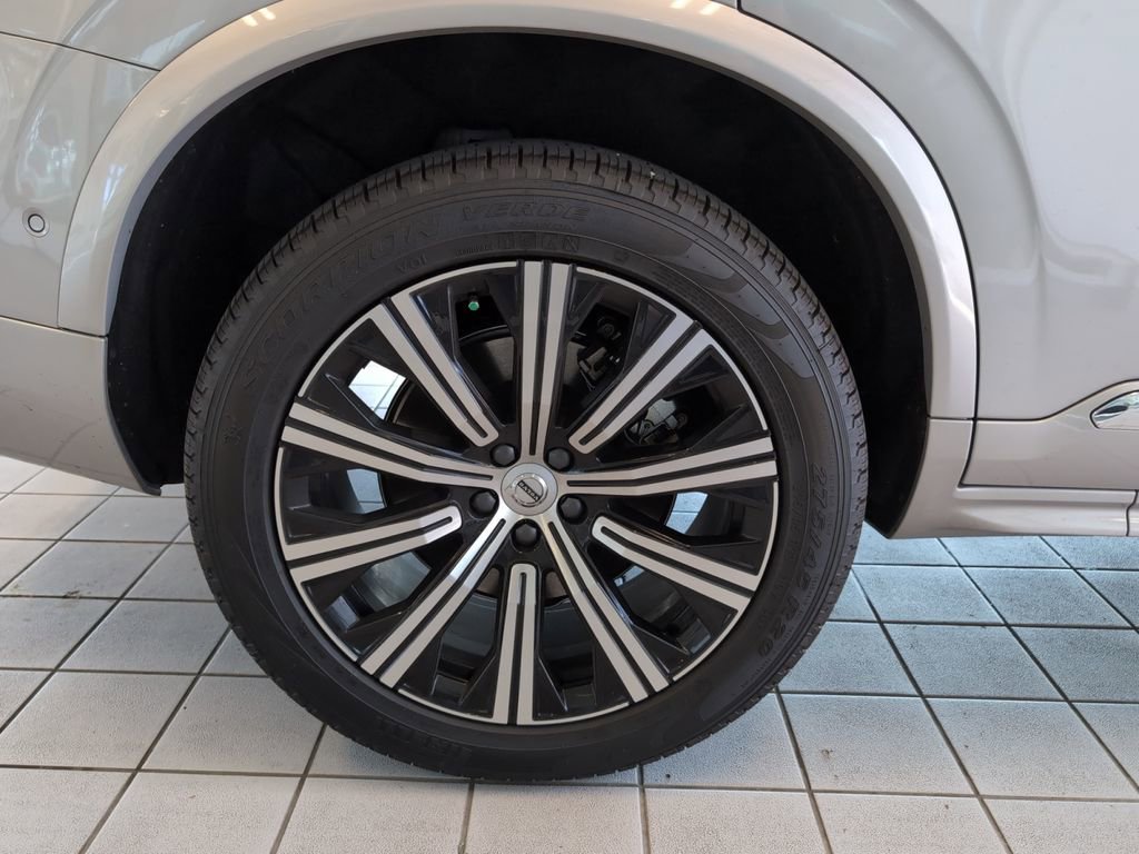 Used 2025 Volvo XC90 B6 Plus image 16