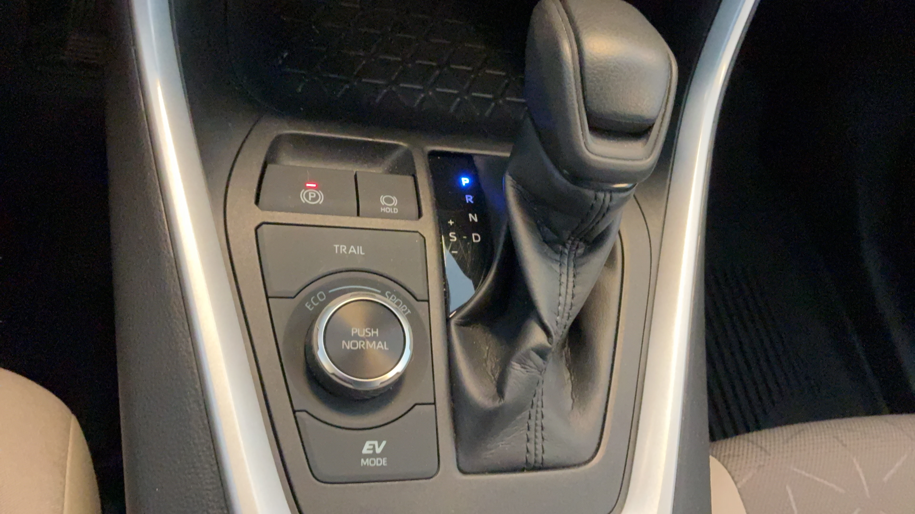 Used 2022 Toyota RAV4 XLE w/ Convenience Package AWD/4WD image 14