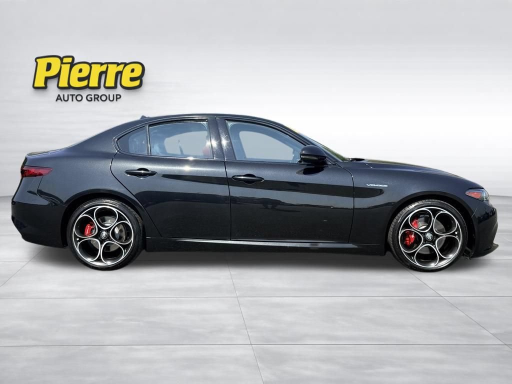 Used 2022 Alfa Romeo Giulia Veloce RWD image 3