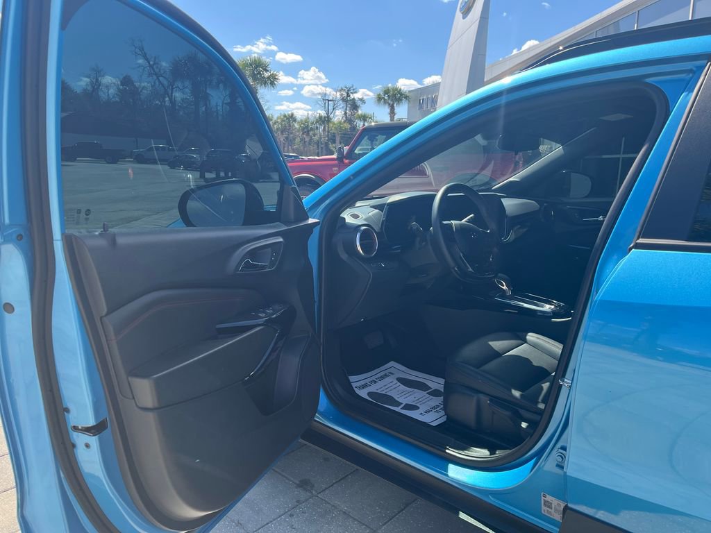 Used 2025 Chevrolet Trax RS w/ Driver Confidence Package image 10