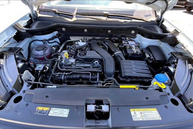 New 2025 Volkswagen Taos SE image 12